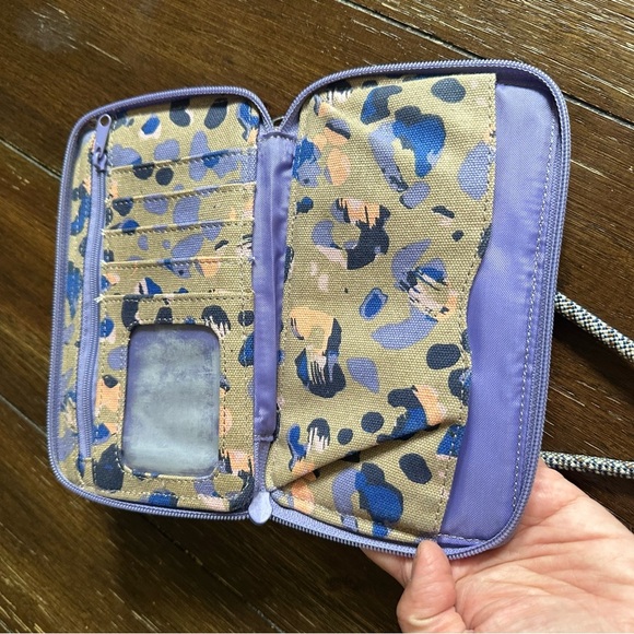 Kavu Go on time bi fold cross body wallet - Picture 3 of 11